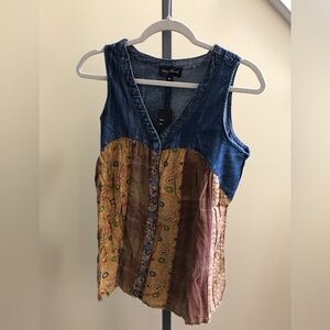 YOUNG THREADS NWT TOP Denim Floral Sleeveless Boho Style Size Medium